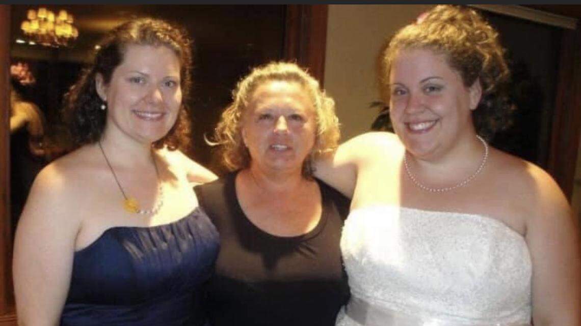 Jenna Tobbe, right, and her sister, Amber Payne, left, celebrate Tobbe’s 2012 wedding with their aunt, Mary Lea Brown. Tobbe memorialized Brown’s death from COVID-19 on the website whowelostky.org.