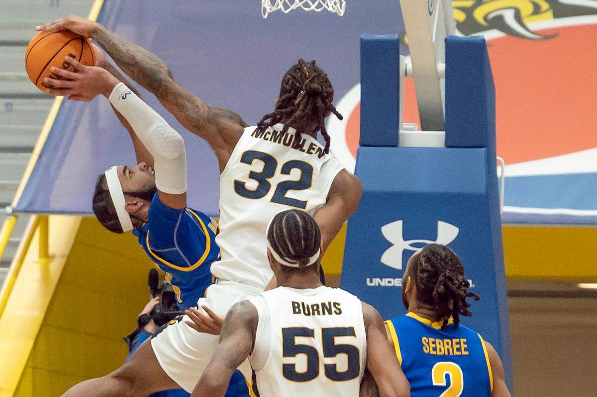 Murray State’s Nicholas McMullin blocks a shot by Morehead State’s Johni Broome during the first half Saturday in Morehead. The Racers won 57-53.