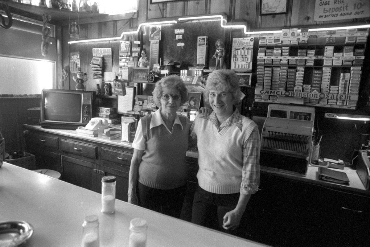 Virginia “Mom” Haycraft, left, and Lorraine Taylor, behind the bar at the Green Lantern Restaurant at East Seventh Street and Elm Tree Lane in January 1979. Haycraft owned and operated the restaurant since 1940 and Taylor had worked there for 30 years. The Green Lantern became a popular hang out with Transylvania University students starting in 1960. Published in the Lexington Herald-Leader January 17, 1979. After the restaurant closed, the bar at the corner of Jefferson and Third adopted the nam