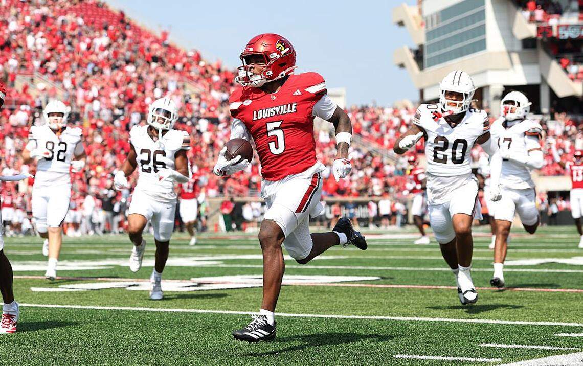 Louisville’s Caullin Lacy (5) returned a punt 75 yards for a touchdown in the Cardinals’ 40-17 win over Bowling Green on Sept. 20.