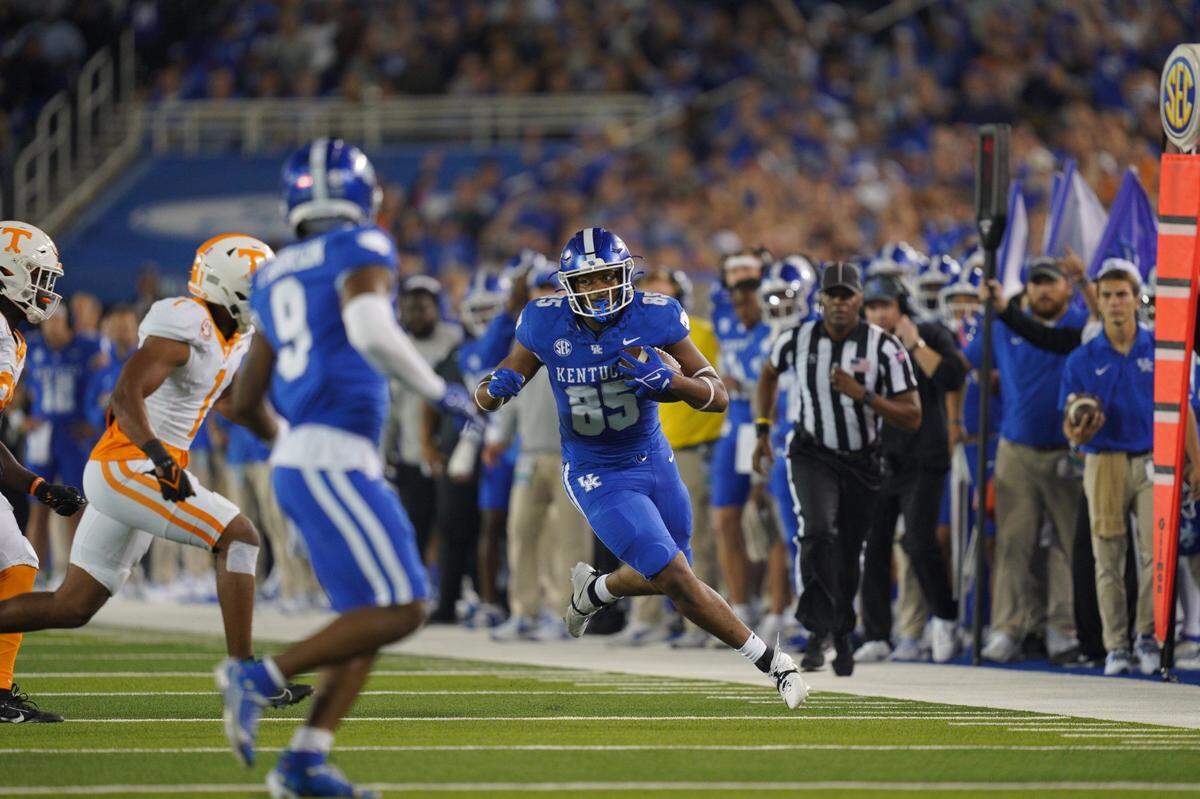 Kentucky redshirt sophomore tight end Jordan Dingle (85) caught four passes for 61 yards in UK’s 33-27 loss to Tennessee last week.