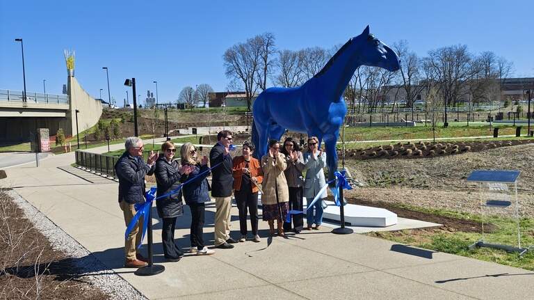 Larger-than-life horse statue will now greet visitors to this Lexington park