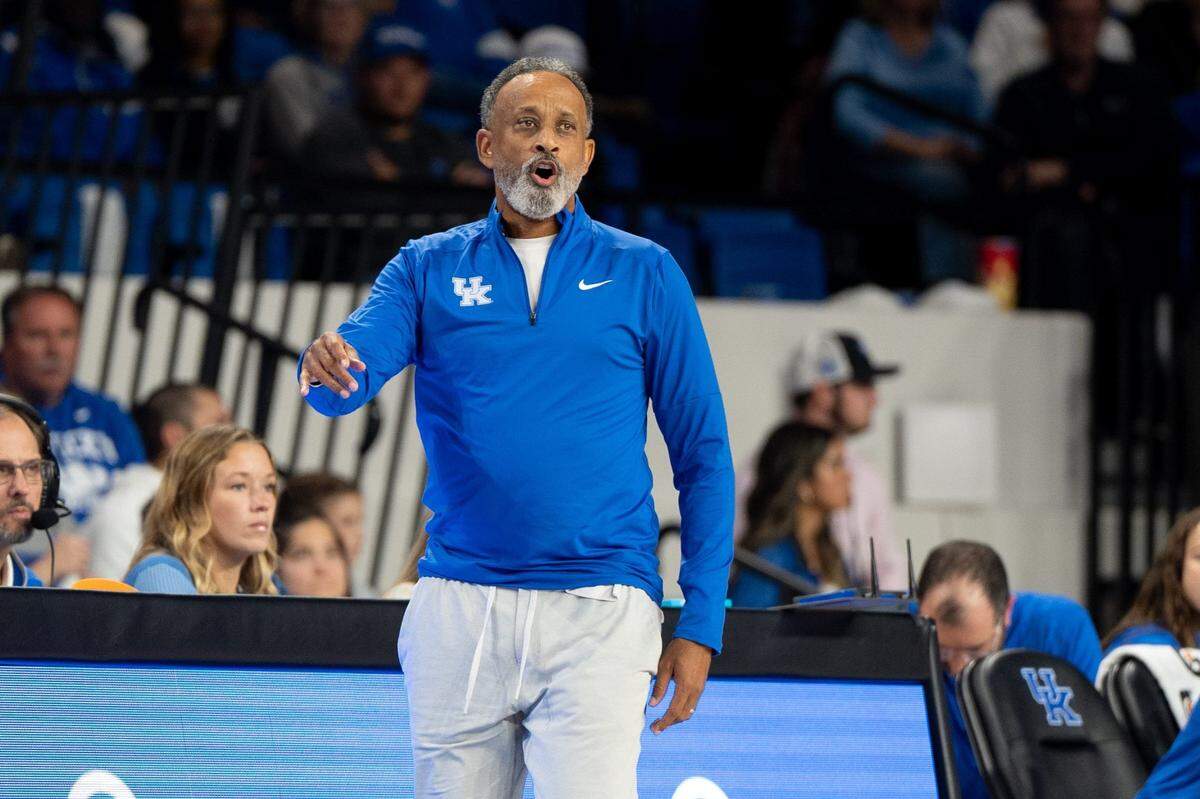 Kentucky Wildcats head coach Kenny Brooks shouts to his players during their game against the Louisville Cardinals on Saturday, Nov. 16, 2024 at Memorial Coliseum in Lexington, Ky.