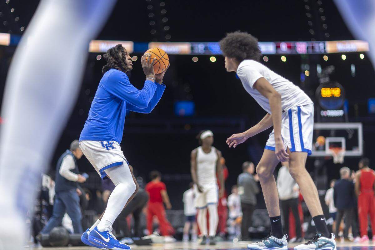Kentucky basketball sophomore forward Jayden Quaintance (left) hasn’t played for the Wildcats since Jan. 7.