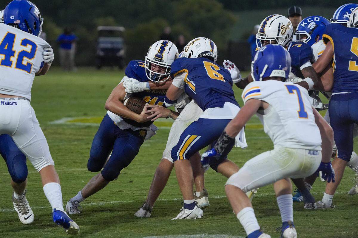 Sayre Beau Perry (14) ran the ball as Kentucky Country Day defeated host Sayre 31-28  on Friday Aug. 22, 2025 in Lexington, Ky.