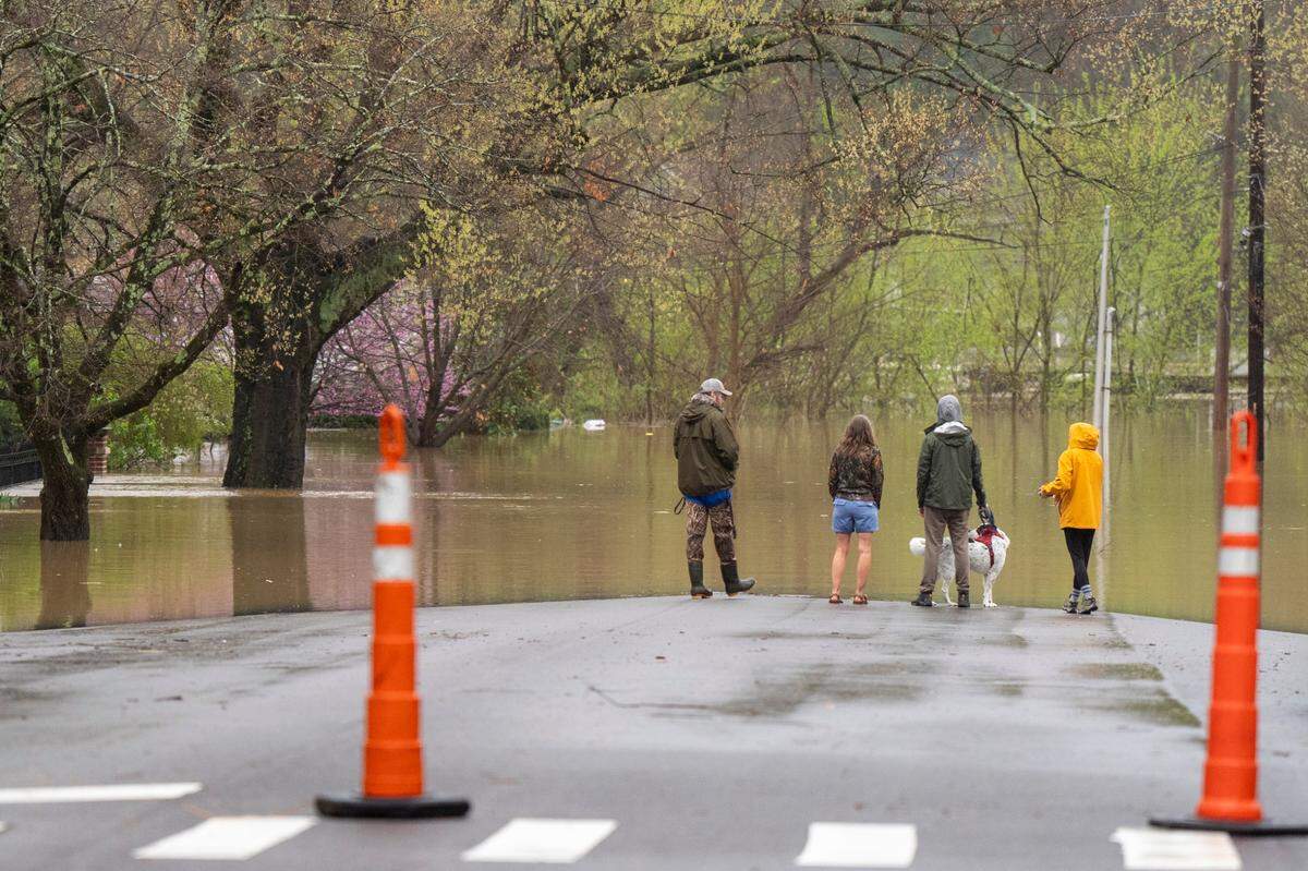 People watched the flood in downtown Frankfort, Sunday April 6, 2025 in Frankfort, Ky. Photo by Mark Mahan