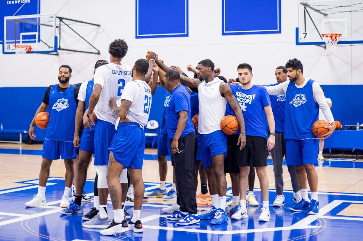 La Familia, coached by UK “Unforgettable” Sean Woods, opens play in the TBT on Friday night.
