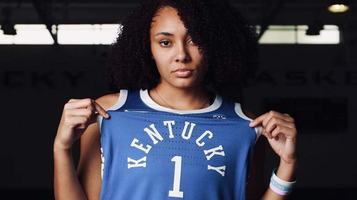 Star basketball recruit Treasure Hunt posted a photo of herself in a Kentucky uniform to her Instagram account while on an official visit to Lexington in October.
