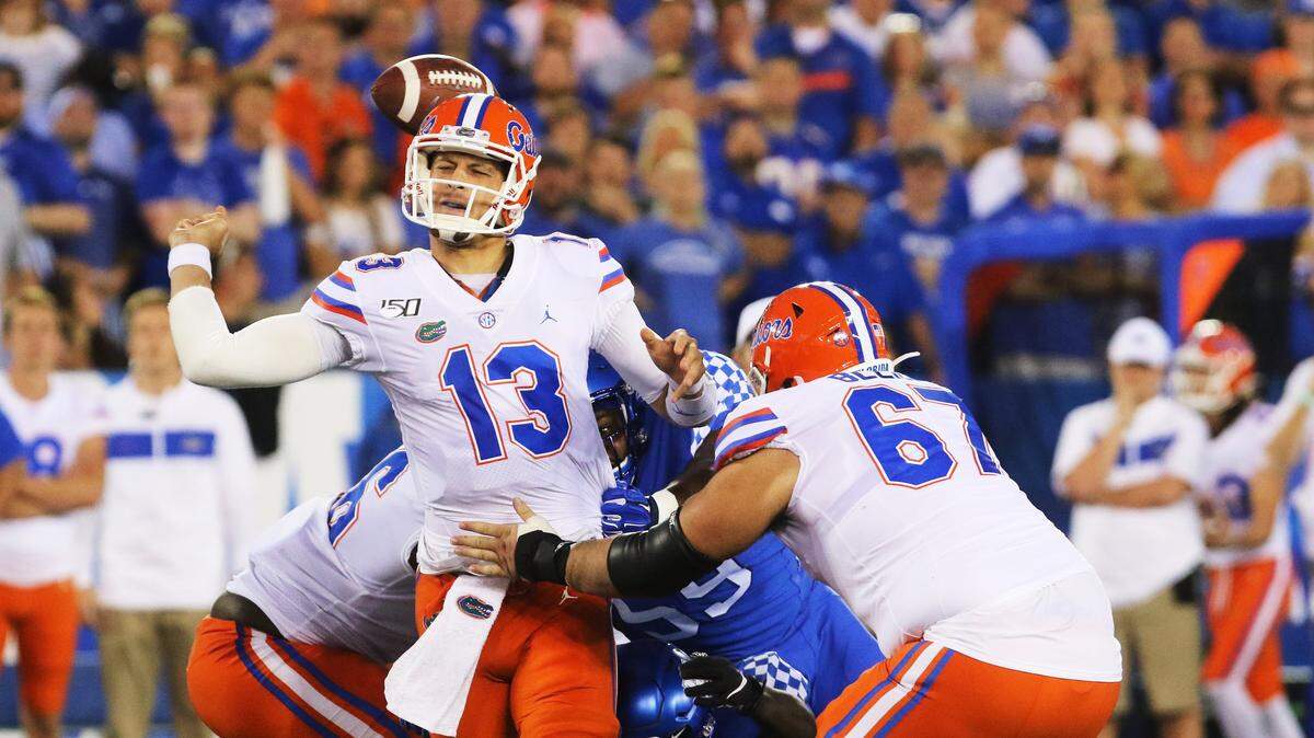 Florida quarterback Feleipe Franks carted off after suffering leg injury at Kentucky