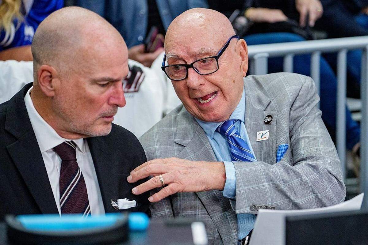 CHARLOTTE, NORTH CAROLINA - NOVEMBER 04: (R-L) TV sportscaster Dick Vitale (R) talks with college basketball analyst Jay Bilas before the game between the Duke Blue Devils and the Texas Longhorns at Spectrum Center on November 04, 2025 in Charlotte, North Carolina. (Photo by Jacob Kupferman/Getty Images)