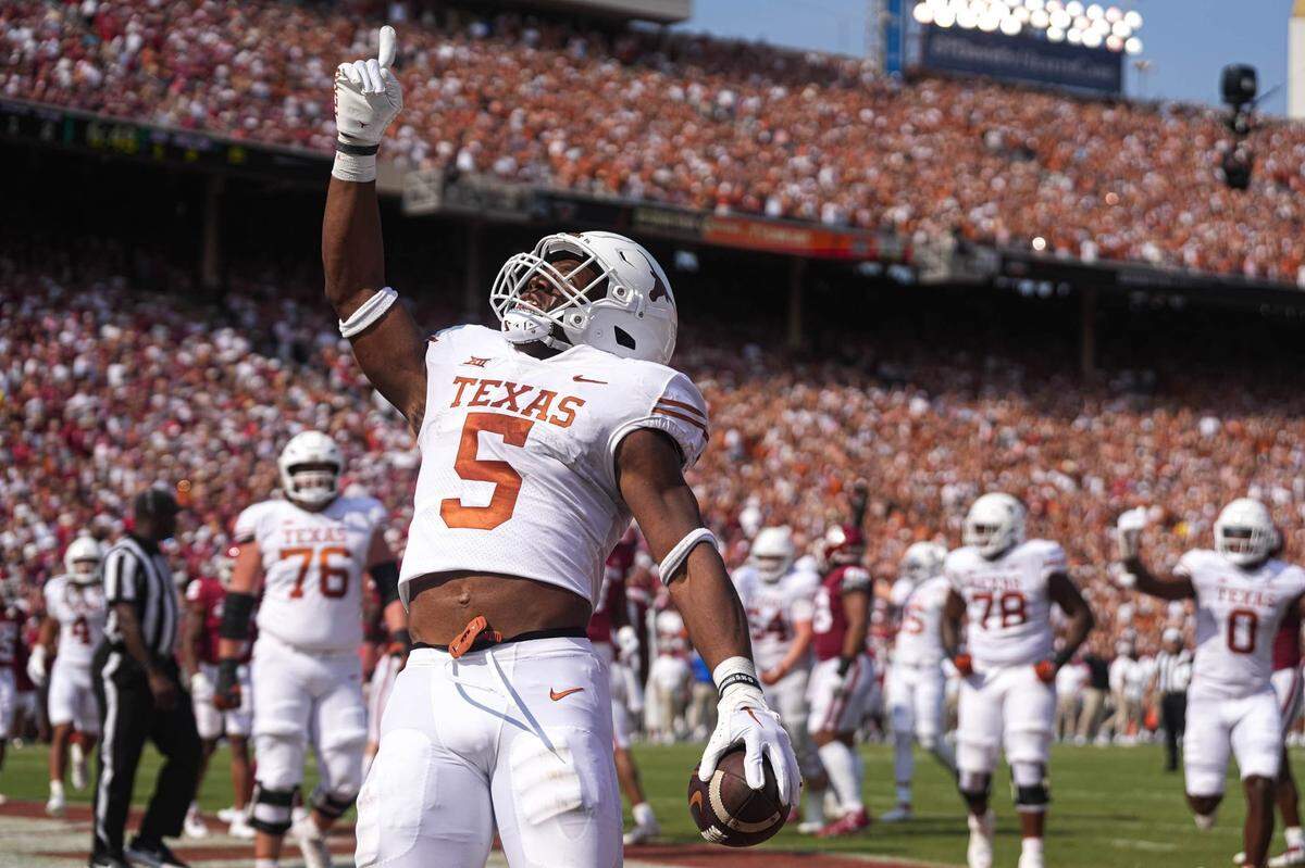 Texas running back Bijan Robinson (5) celebrates a touchdown during the annual Red River Showdown against Oklahoma at the Cotton Bowl in Dallas, Texas on Oct. 8, 2022.Bijan4