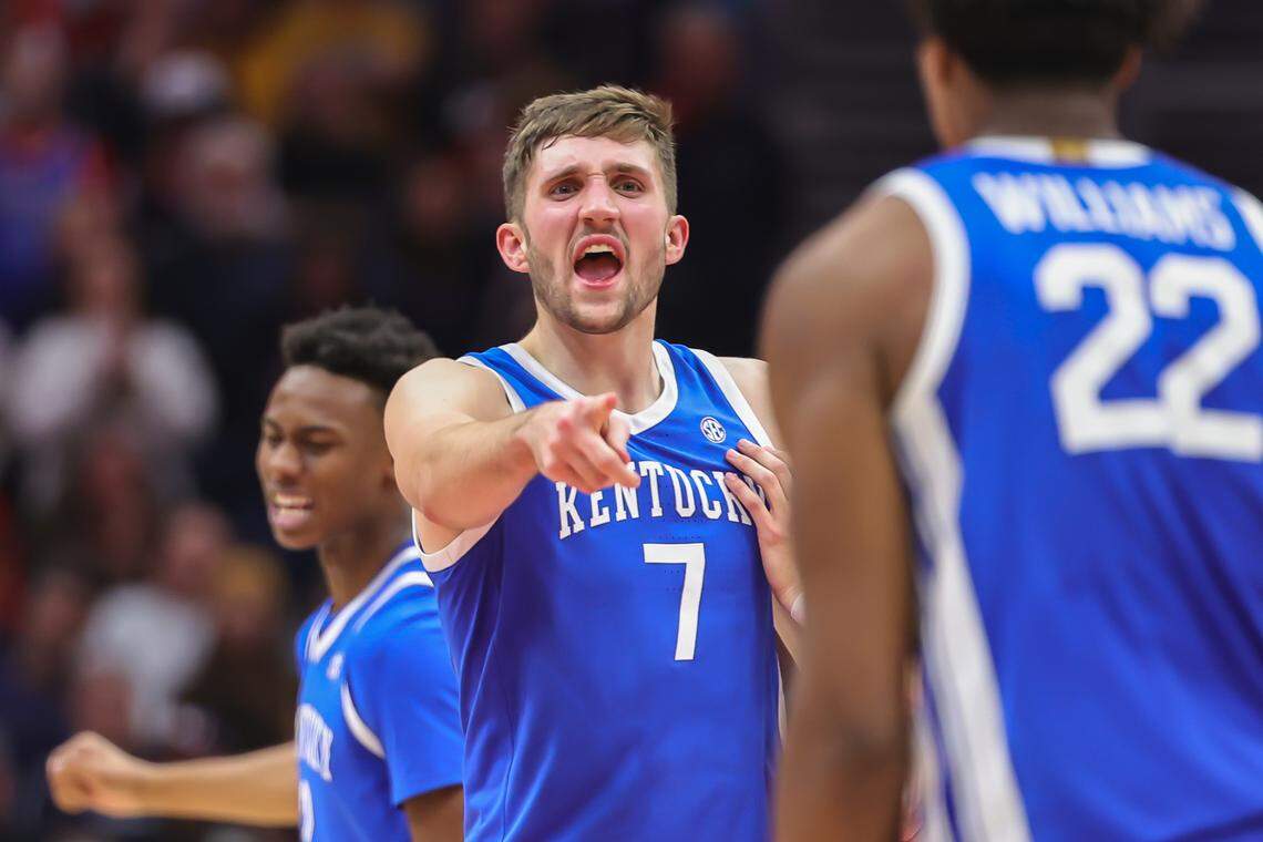 Andrew Carr (7) sparked Kentucky’s comeback from a 16-point halftime deficit during the “Battle in Seattle” against Gonzaga on Saturday night.