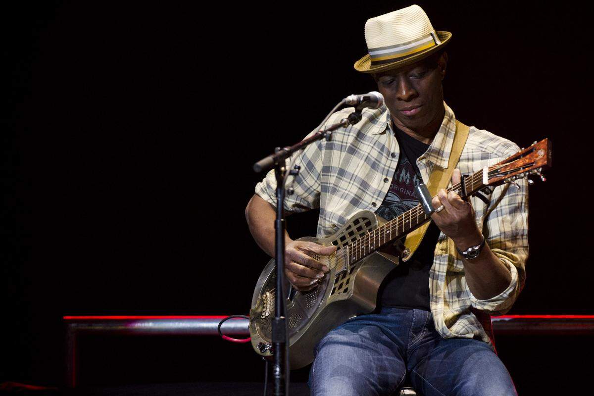 Eric Clapton's Crossroads Guitar Festival 2013