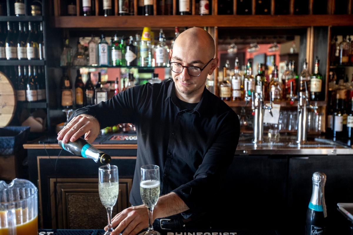 Bartender Peter Szajna makes a mimosa at Ranada’s.