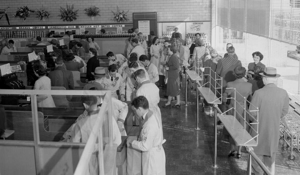 Checkout lanes and baggers at the new Kroger supermarket at the intersection of East High Street and Euclid Avenue, which opened March 1, 1950.