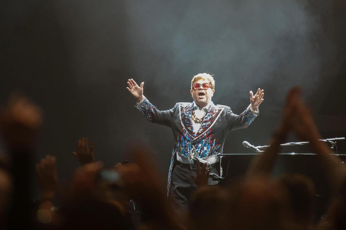 A crowd of 16,000 welcomed Elton John to Rupp Arena one last time.