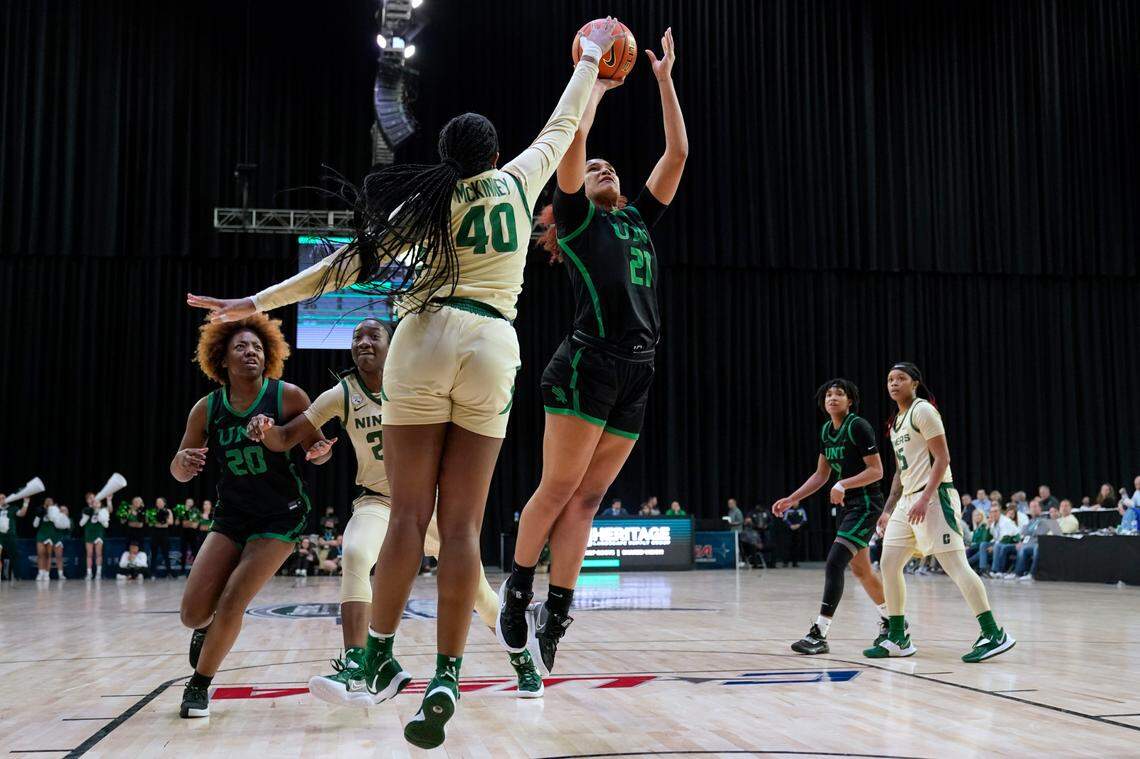 Charlotte’s KeKe McKinney (40) guards North Texas’ Jaylen Mallard (21) during the Conference USA Tournament, which Charlotte won. McKinney, a former UK player, was named the league’s Defensive Player of the Year.