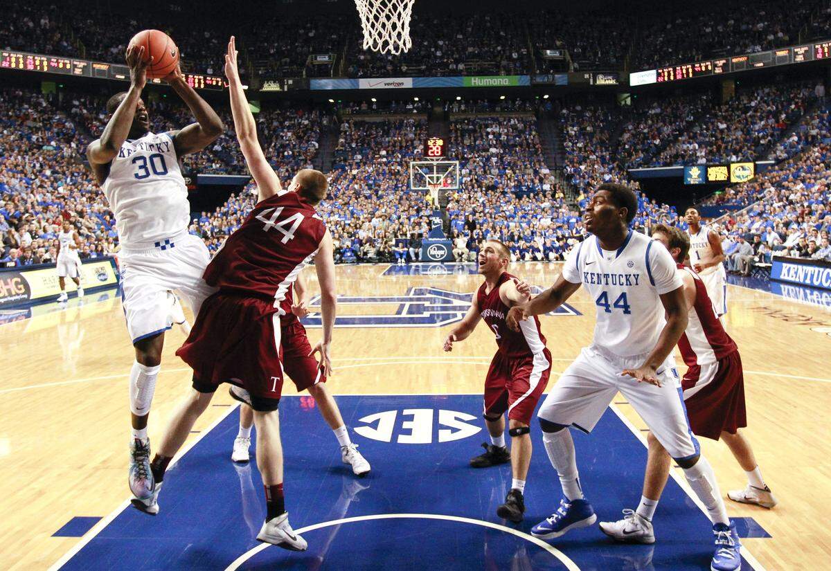 Julius Randle (30) averaged 15 points and 10.4 rebounds in his one season (2013-14) rocking Kentucky blue (and white).