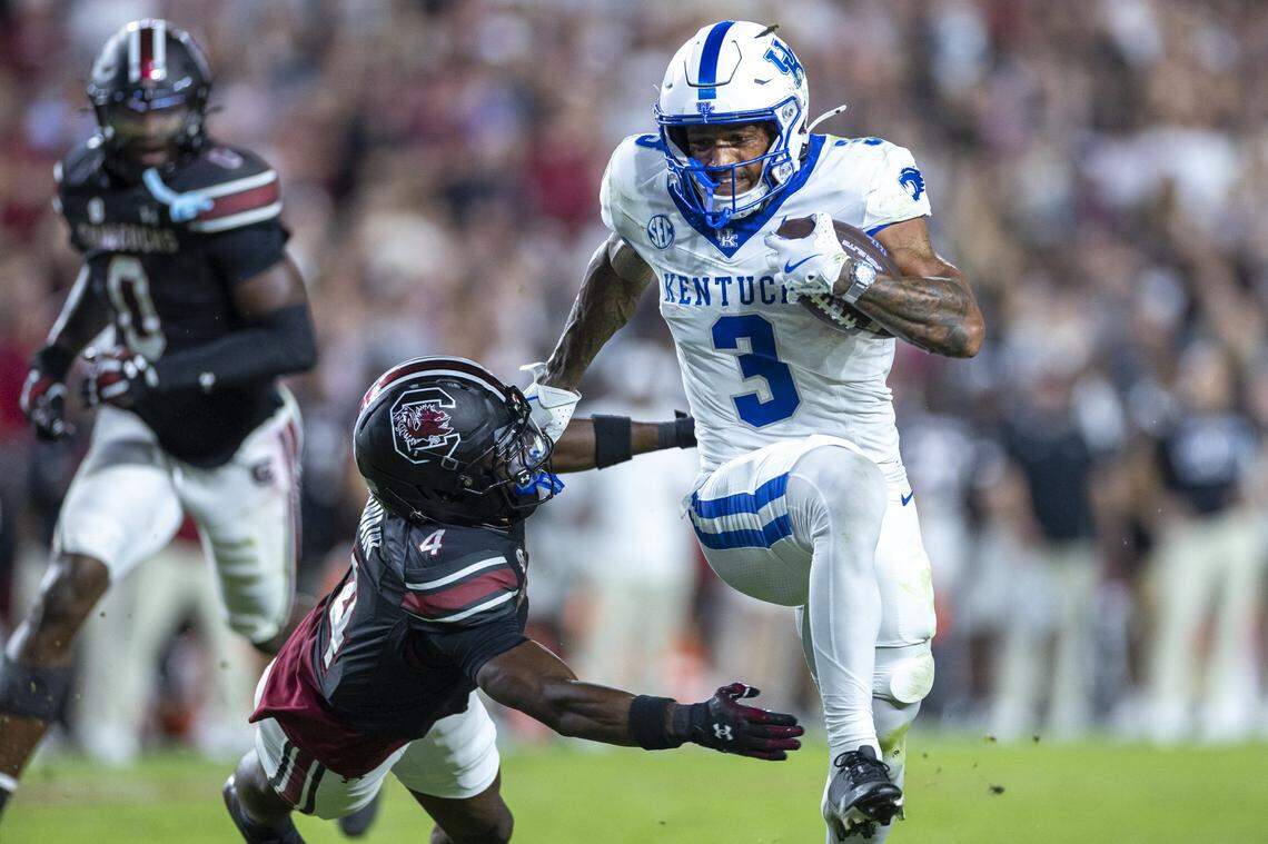 Kentucky Wildcats running back Seth McGowan (3) scored UK’s first and only touchdown of the night before throwing the football in the direction of South Carolina fans.
