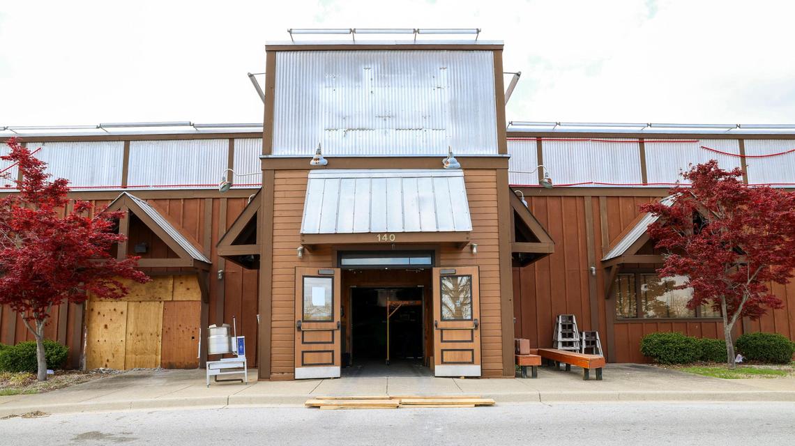 Ford’s Garage, a new-to-Lexington burger chain restaurant will open in the old location of Logan’s Roadhouse near Fayette Mall in late 2025. The steakhouse closed in 2020 during the COVID pandemic and has sat empty since. Photographed Tuesday, April 15, 2025 in Lexington, Ky.