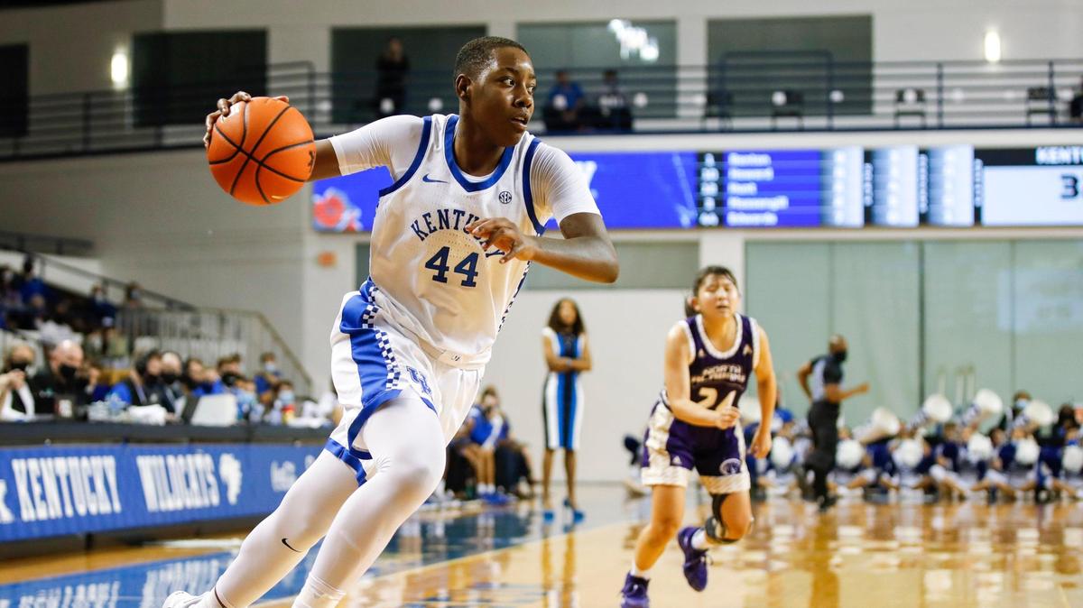 Dre’una Edwards (44) is averaging 18.9 points and 7.9 rebounds per game for Kentucky this season.