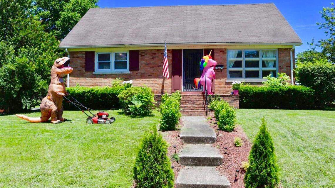 ‘It blows my mind.’ Lexington agent gets help from dinosaur and unicorn in home listing