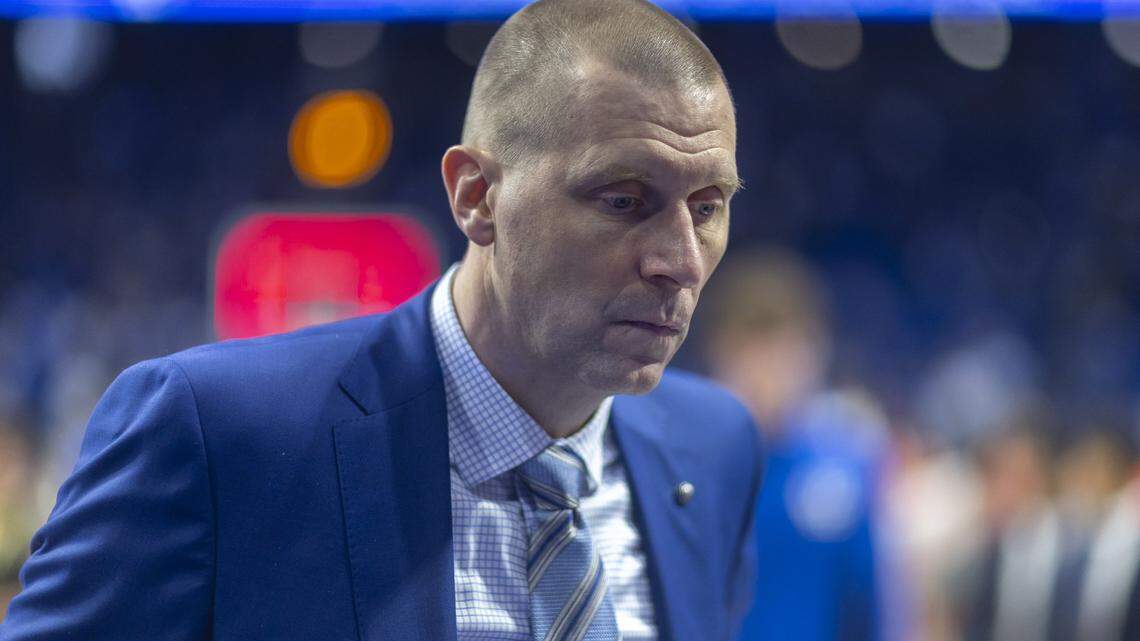 Ask Mark Anything: What is up with Mark Pope & UK’s recruiting issues?