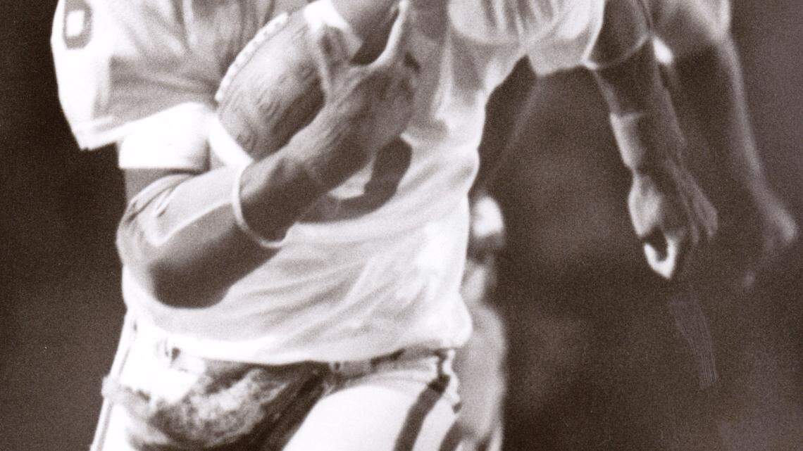 Kentucky defensive back Dallas Owens returned an interception against LSU in Baton Rouge in 1977. Owens died Sunday after a battle against brain tumors.