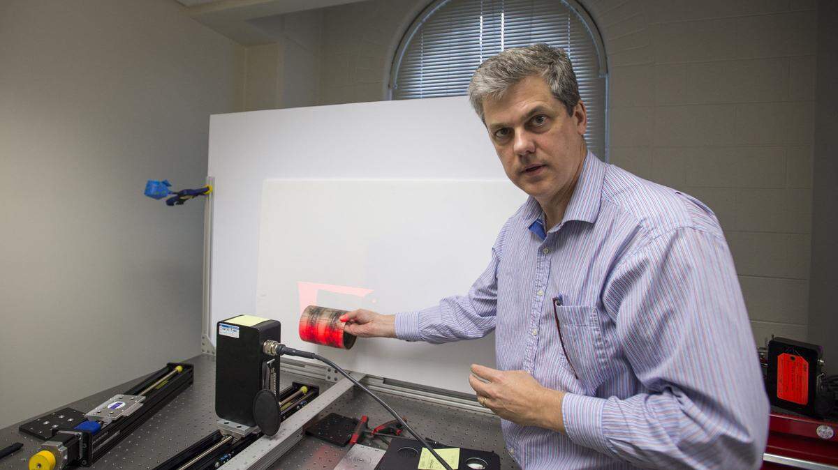 Matt Bellis, founder and CEO of Seikowave, demonstrated the three-dimensional scanning process that his company focuses on.