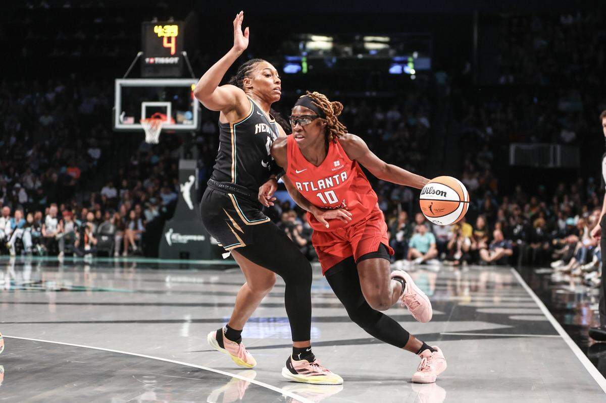 When she’s not playing for the Atlanta Dream in the WNBA, former Kentucky All-American Rhyne Howard is an assistant coach for Florida.