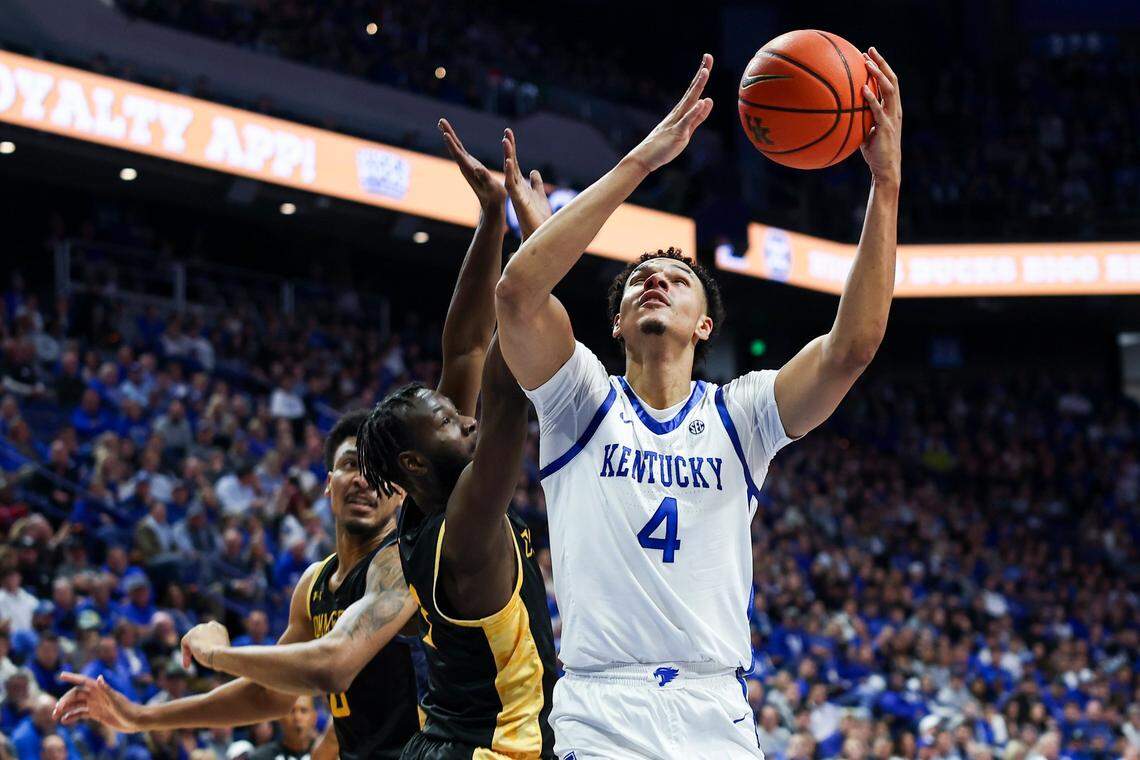 Kentucky’s Tre Mitchell (4) drives to the basket against Texas A&M-Commerce’s Tommie Lewis (3) on Friday night.