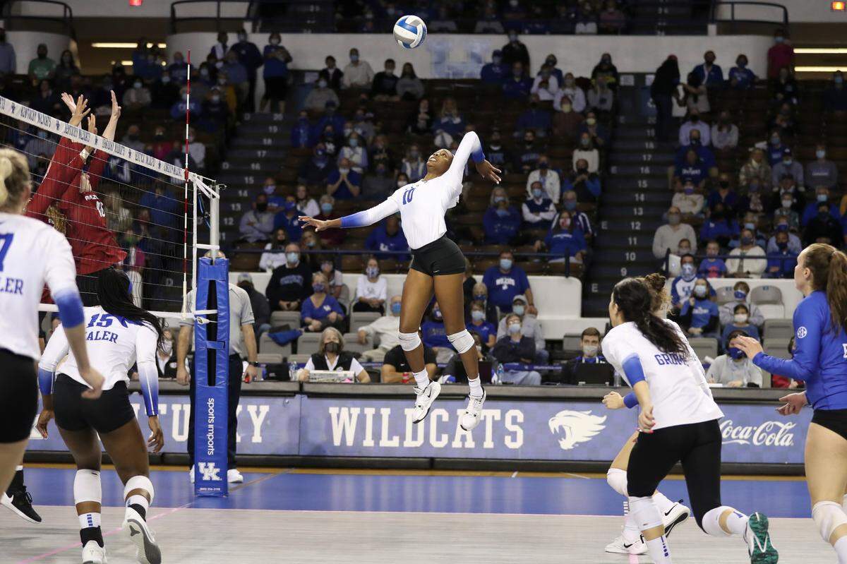 Reagan Rutherford (10) was one of three UK players who spent a week this summer in California training with the USA Volleyball Collegiate National Team.