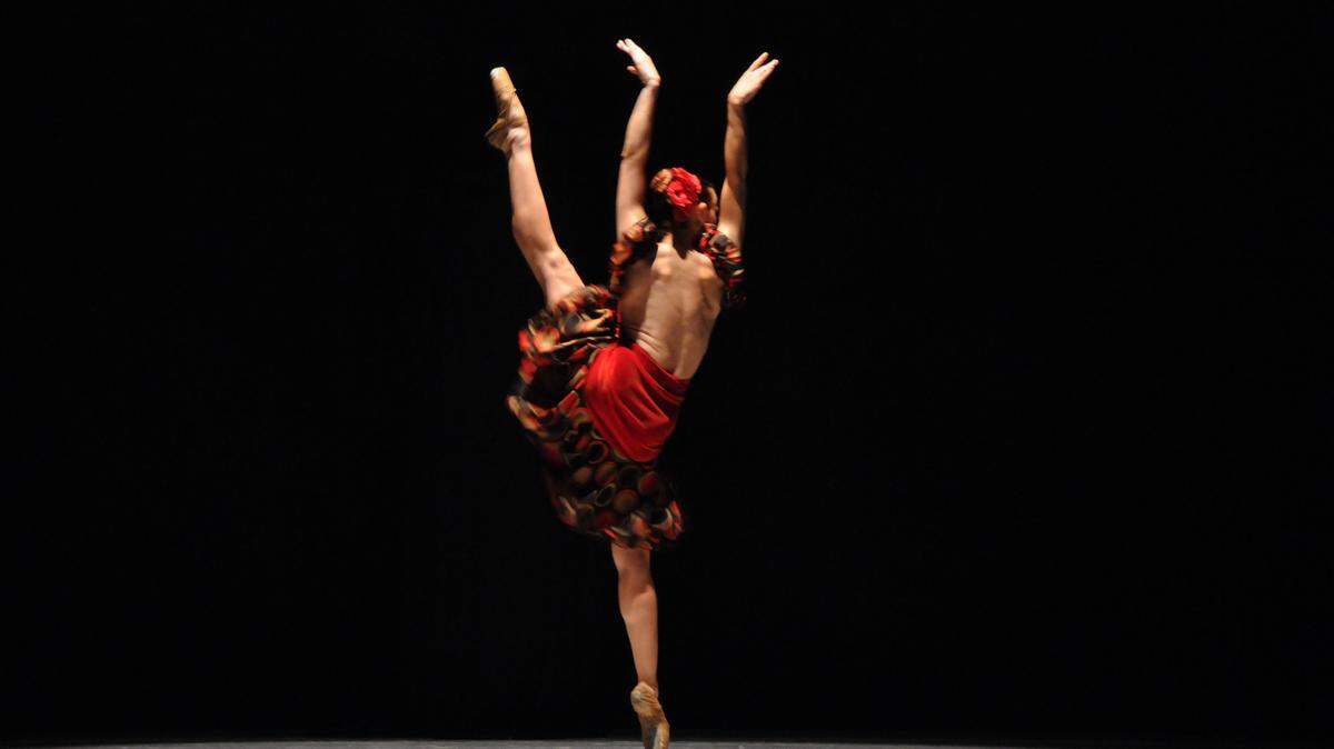 Rafaela Cento Muñoz danced the lead role in Kentucky Ballet Theatre’s 2008 ­production of Carmen but is passing the torch this year to Kelsey Van Tine.