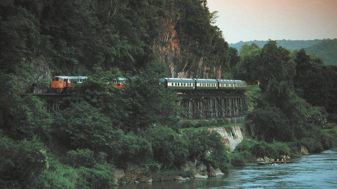 Travel-Trip-Luxury Train