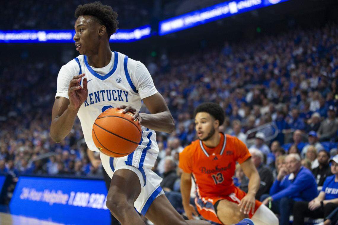 Kentucky’s Jaxson Robinson, left, plays against Bucknell during the schools’ first men’s basketball meeting on Nov. 9, 2024.