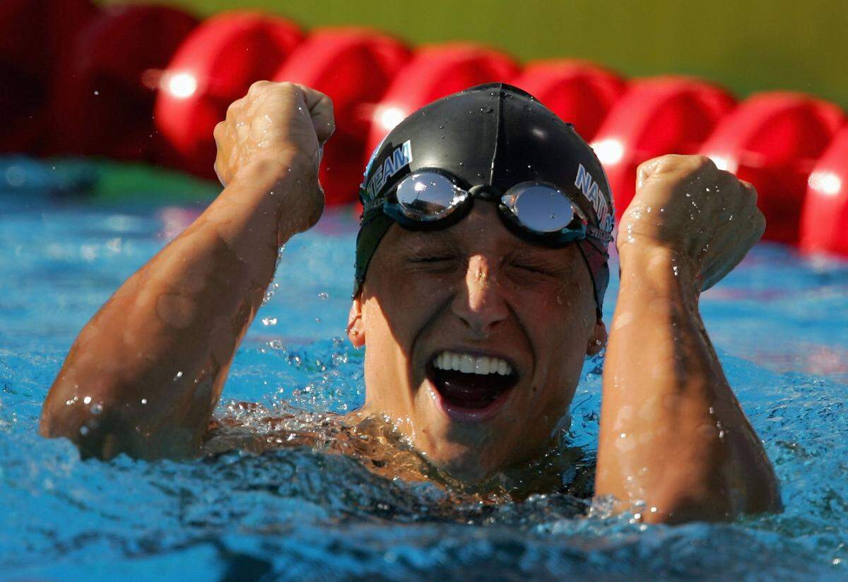 Former Kentucky Wildcats star Rachel Komisarz celebrated after winning the 100-meter butterfly during the 2004 U.S. Swimming Olympic Trials.