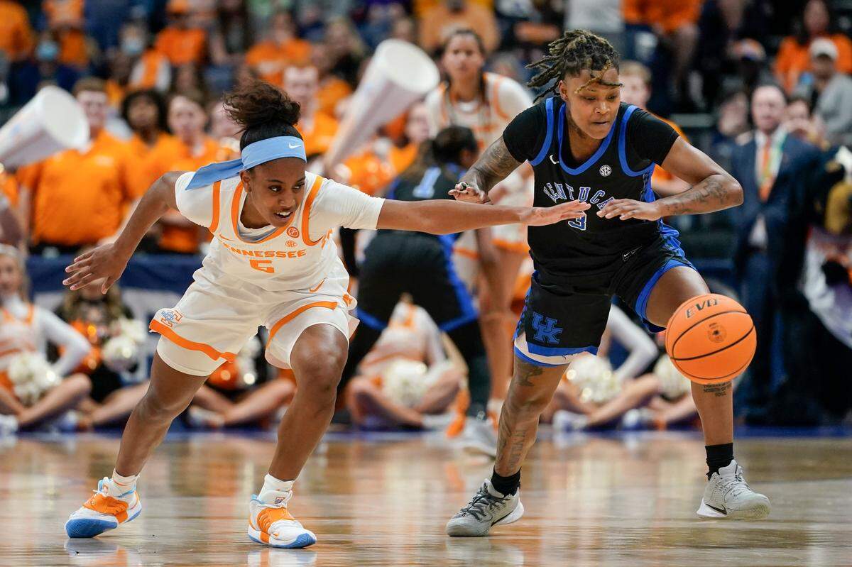 Kentucky’s Jazmine Massengill (3) knocks the ball away from Tennessee’s Kaiya Wynn (5) during the second half Saturday in Nashville, Tenn.