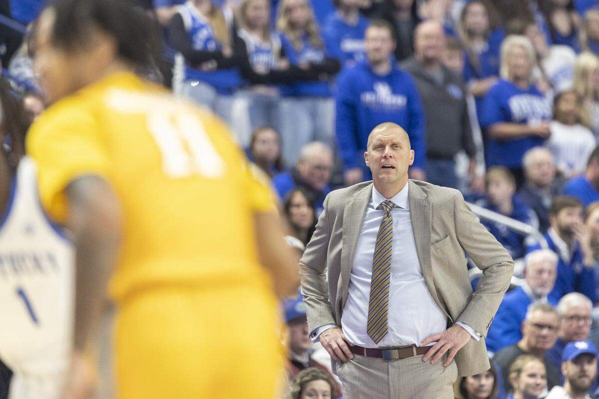 Mark Pope doesn’t yet have a commitment for Kentucky basketball’s 2026 recruiting class. 