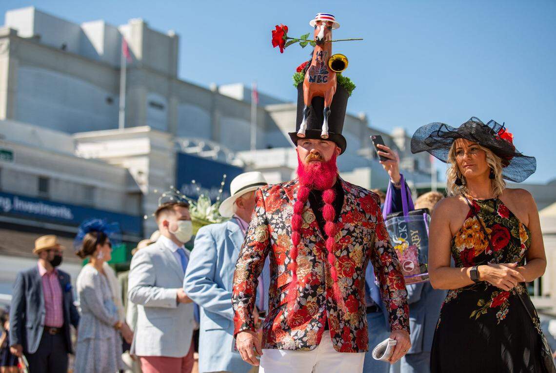 Garey Faulkner and wife Miranda, both of Cincinnati, stood in line to get their photos taken.