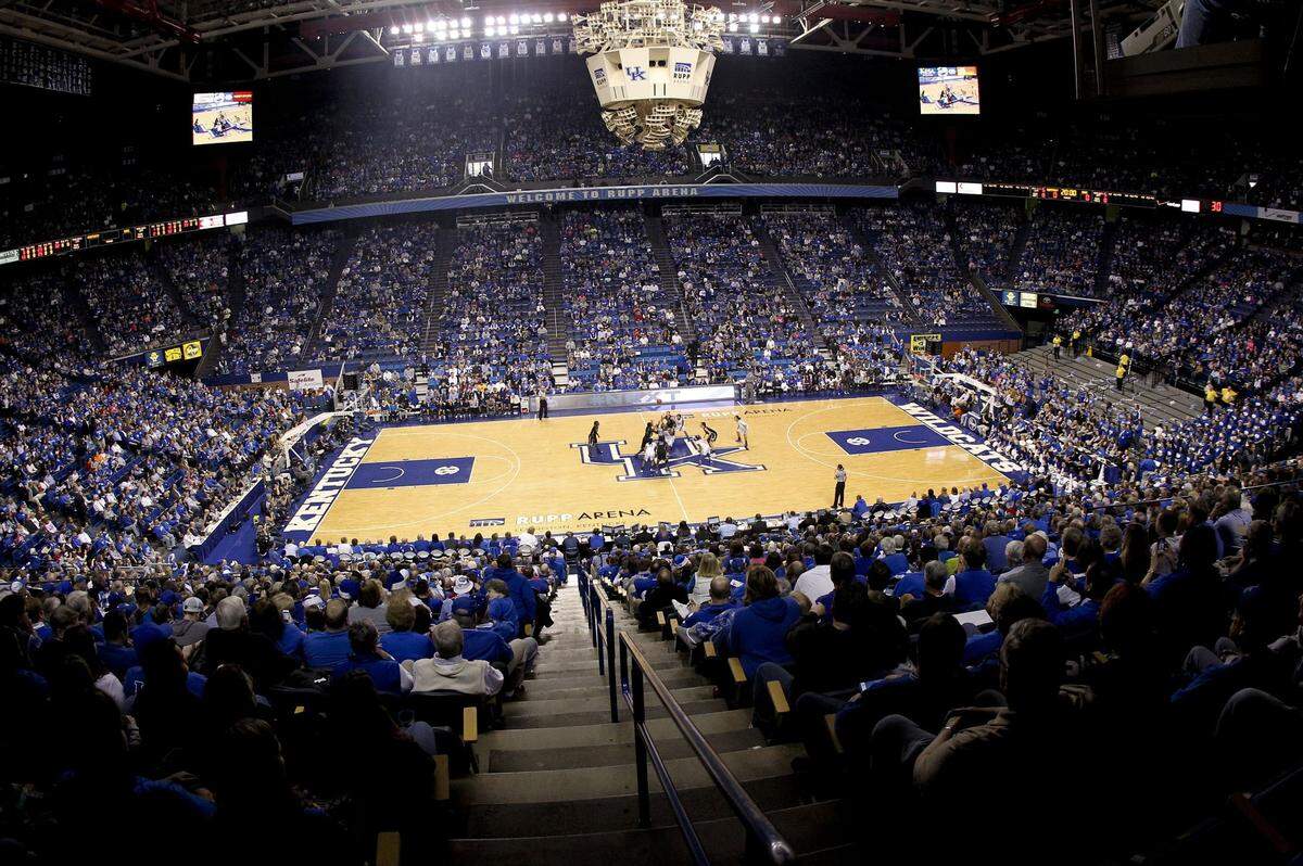A sellout crowd of 23,706 in Rupp Arena saw No. 5 Kentucky fall to No. 2 Duke 69-61 on Dec. 21, 2013. It is the largest crowd ever to see a women’s college basketball game in the commonwealth.