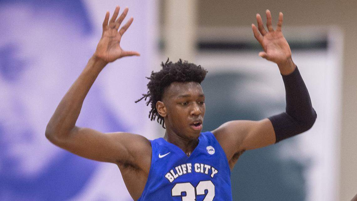 James Wiseman defends while playing in the 2018 Nike Elite Youth Basketball League in Westfield, Ind.