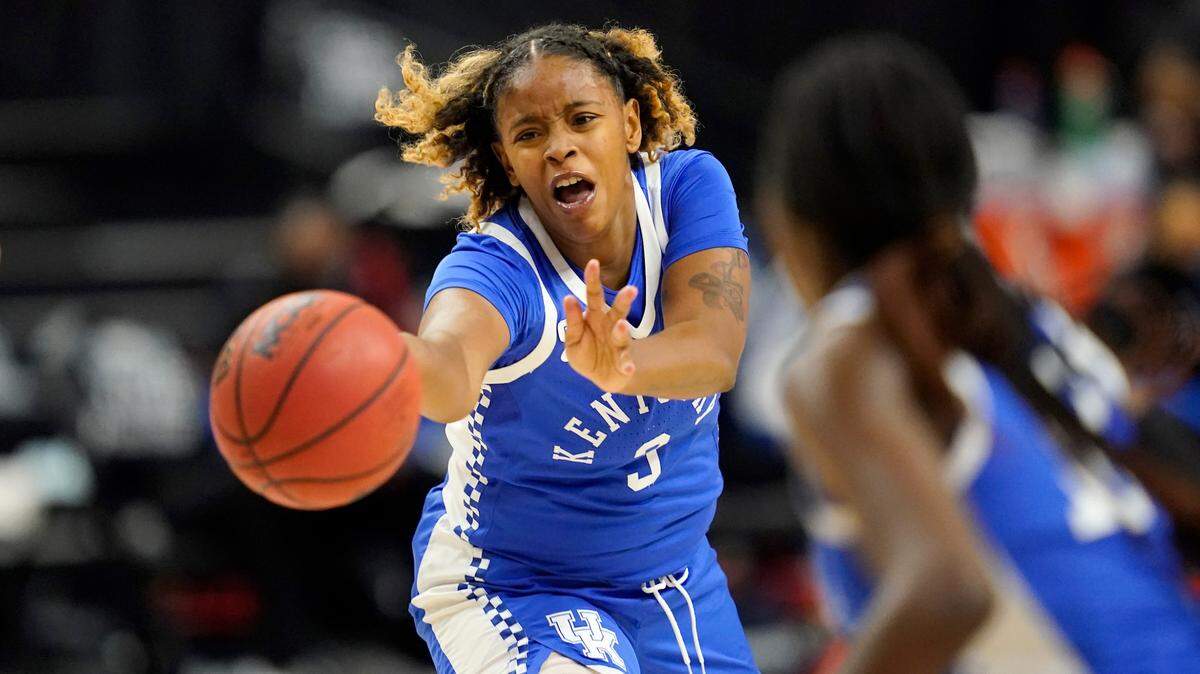 Kentucky forward KeKe McKinney (3) passed the ball against Texas A&M during the first half Jan. 7 2021, in College Station, Texas.