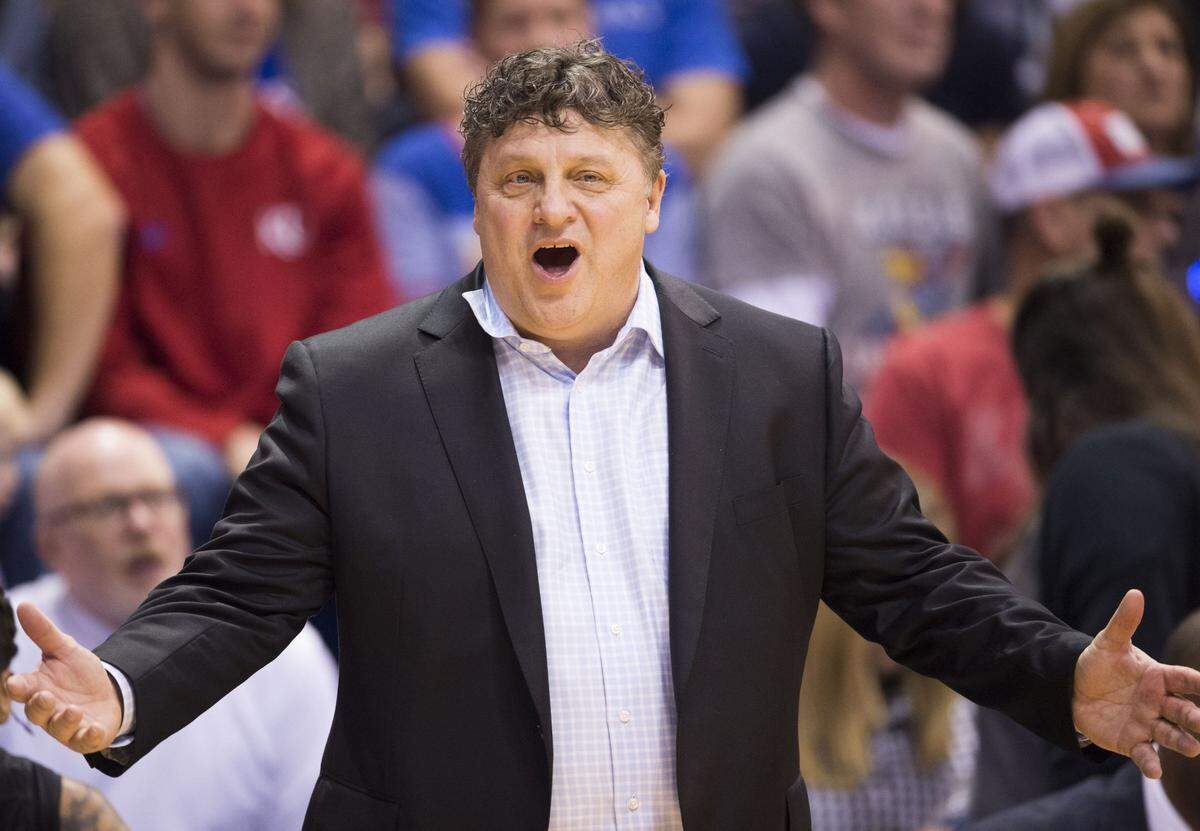 Oakland coach Greg Kampe has the Golden Grizzlies in the NCAA Tournament for the fourth time.