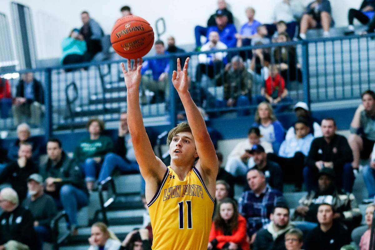 Lyon County’s Travis Perry is the highest-ranked college basketball recruit from Kentucky in the 2024 class.