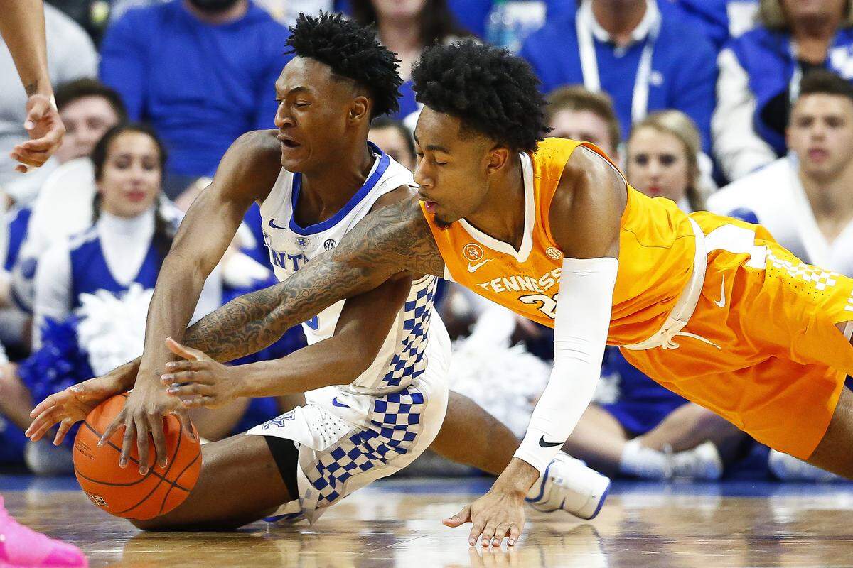 Kentucky’s Immanuel Quickley, left, battled for the ball with Tennessee sixth man Jordan Bowden during UK’s 86-69 win in Rupp Arena on Feb. 16.