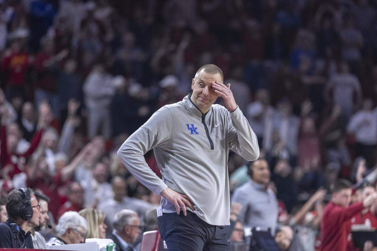 Kentucky head coach Mark Pope reacts during Wednesday’s game against the Oklahoma Sooners at Lloyd Noble Center in Norman, Okla.