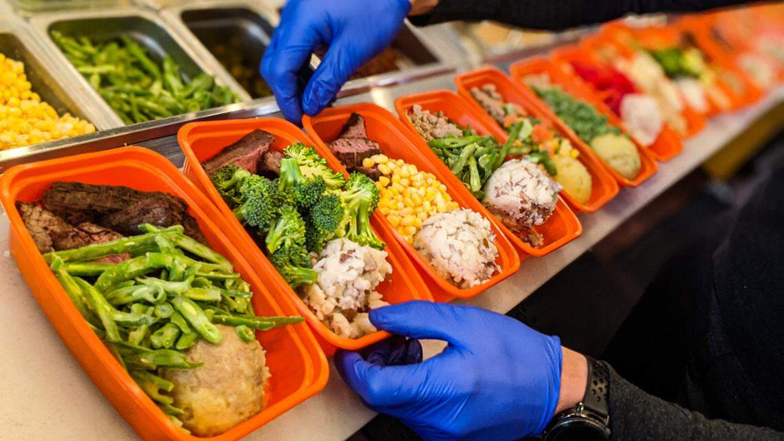 LeanFeast lets customers choose a protein, a carb and a vegetable, with a choice of sauces too. It’s a healthy version of fast-casual popularized on the West Coast.