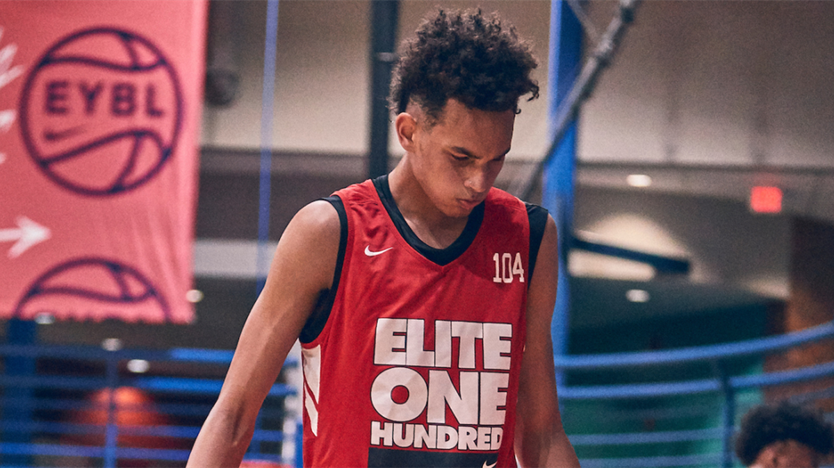 Dereck Lively II is one of the top frontcourt players in the recruiting class of 2022.