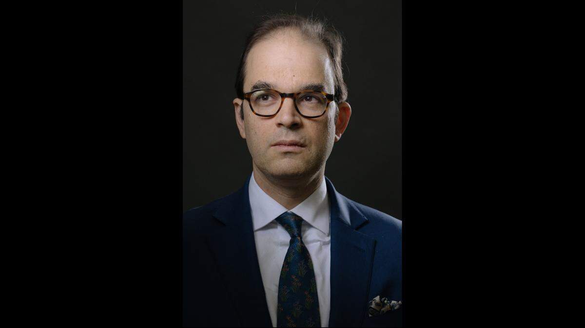 Ramsi Woodcock, a professor at the University of Kentucky, will not return to the classroom this semester as a probe into comment he made on the Gaza War continue.