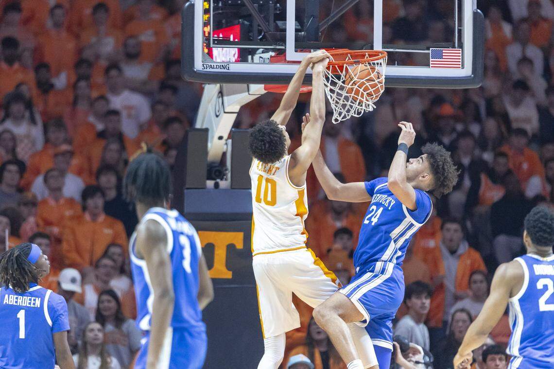 Tennessee freshman forward Nate Ament (10) had 17 points and five rebounds in the Volunteers’ 80-78 loss to Kentucky in Knoxville on Jan. 17.